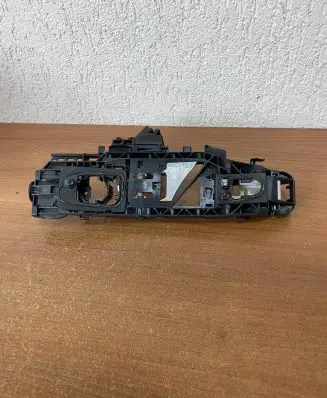 Rear door exterior handle/bracket