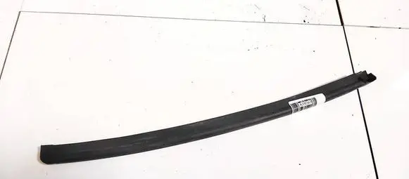 Chevrolet HHR Rubber seal front coupe door 