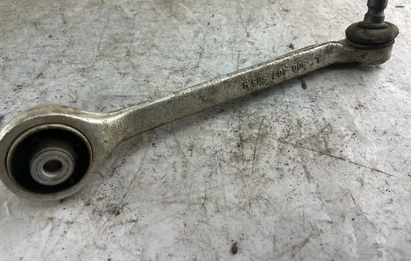 Volkswagen PASSAT B5 Front control arm 8d0407505h