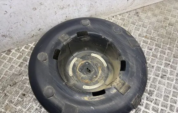 Toyota RAV 4 (XA20) Spare wheel section trim 