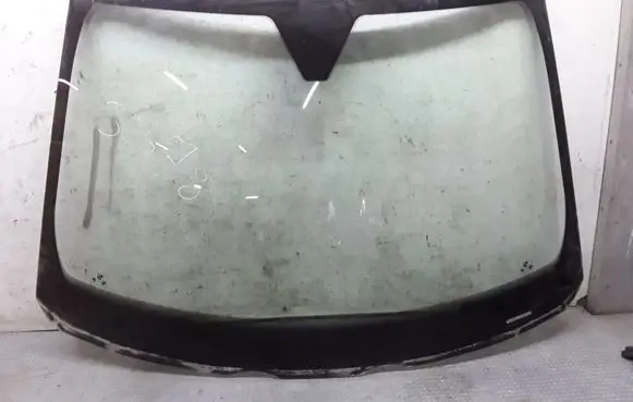 Volvo V50 Front windscreen/windshield window 