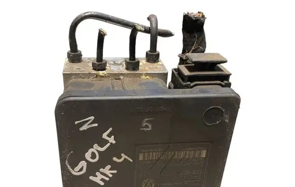 Volkswagen Golf IV ABS Pump 1C0907379N 10096003553