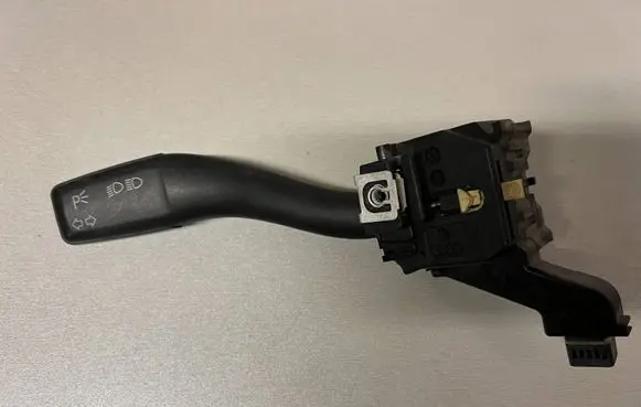 Audi A3 S3 A3 Sportback 8P Indicator stalk 8P0953513A 01103600 10360071345600