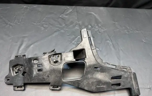 Front bumper mounting bracket