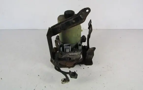 Ford Focus C-MAX Power steering pump 4M513K514BD