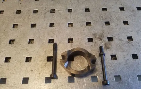 Subaru Outback Fuel Injector clamp holder