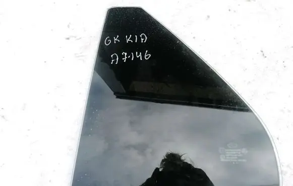 KIA Carens II Rear vent window glass 