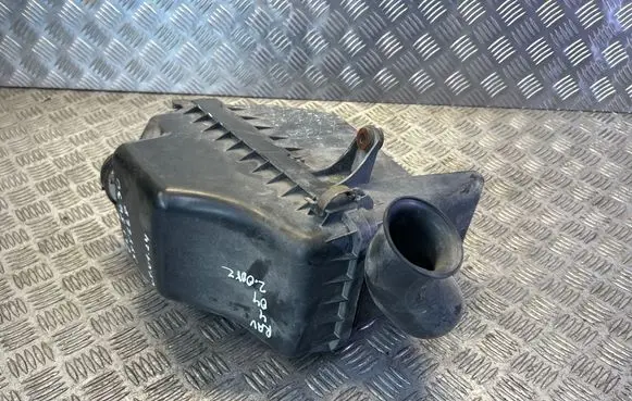 Toyota RAV 4 (XA20) Air filter box 2202027061 M001405891