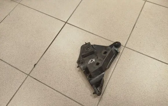 Volvo XC60 Front bumper mounting bracket 30764618