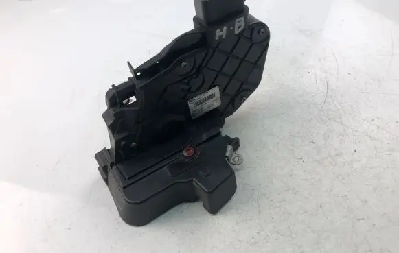 Volvo XC70 Coupe door lock (next to the handle) 31253668