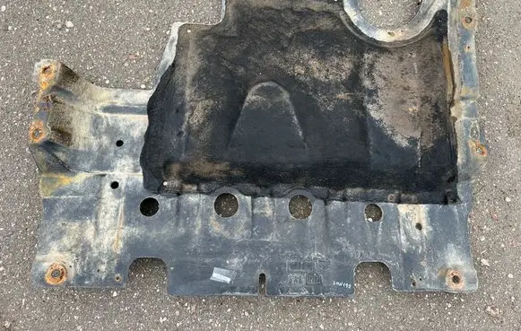 Center/middle under tray cover