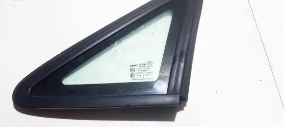 Chevrolet Tacuma Front triangle window/glass 