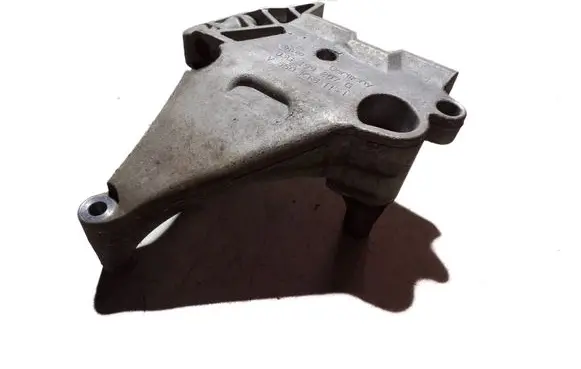 Seat Altea XL Engine mounting bracket 03G199207G