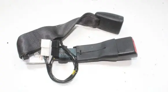 Lexus CT 200H Middle seatbelt buckle (rear) 