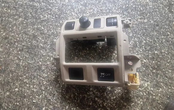 Subaru Outback Wing mirror switch