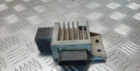 Coolant fan relay