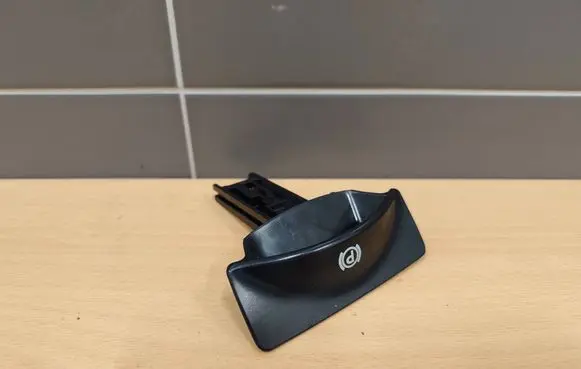 Mercedes-Benz ML W164 Hand brake release handle 18114357