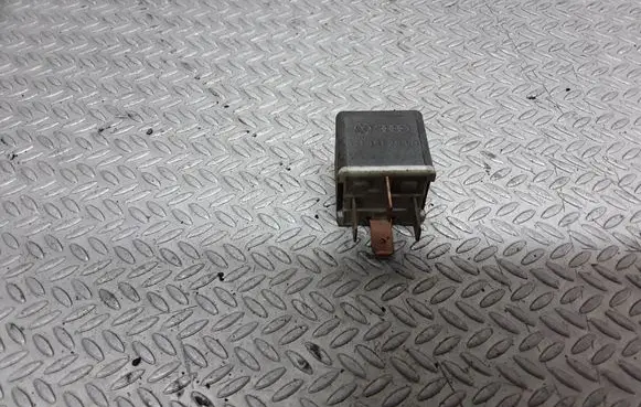 Volkswagen PASSAT B5.5 Other relay 141951253B