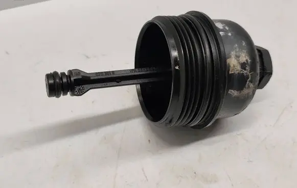 Mercedes-Benz A W168 Oil filter cover 8761819 A1661800138 1661800138