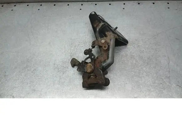 Citroen Berlingo Fender mounting bracket 