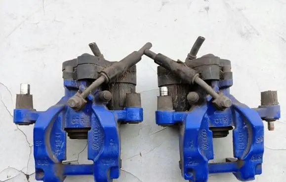Volkswagen PASSAT B8 Rear brake caliper 3Q0615406