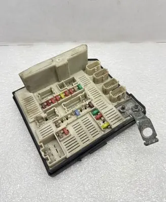 Renault Kangoo II Fuse module 8200451902 519220206 U3MX61