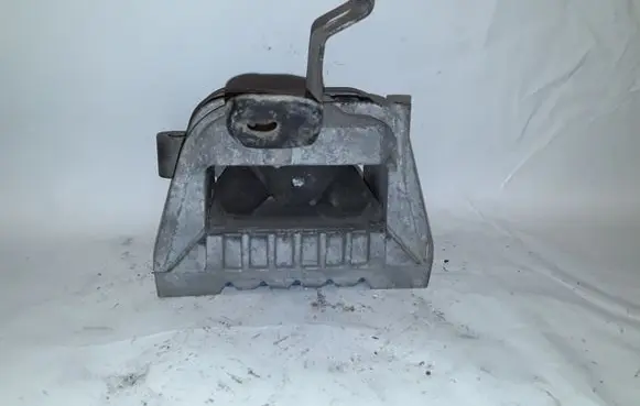 Volkswagen Touran I Engine mount bracket 1K0199262BB
