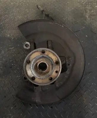 Front wheel hub