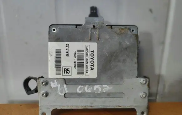 Toyota Auris 150 Engine control unit/module 8966102R50