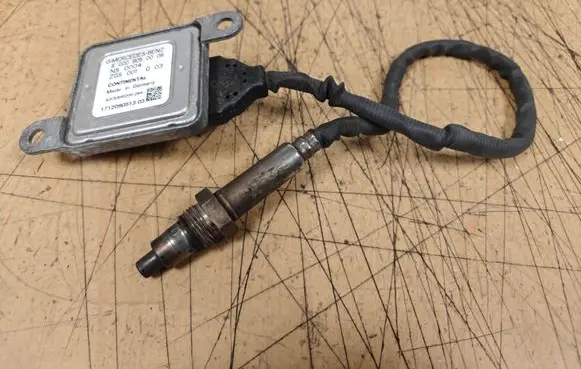Mercedes-Benz V Class W447 Lambda probe sensor A0009050008