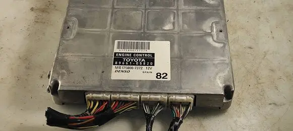 Toyota Avensis T250 Engine control unit/module 1758007372 8966105820 MB1758007372