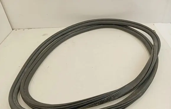 Porsche Macan (95B) Front door rubber seal 95B831721B 95B831721