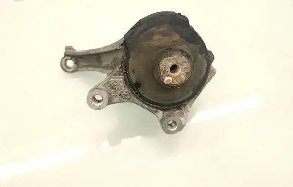 Honda Civic Engine mount bracket 
