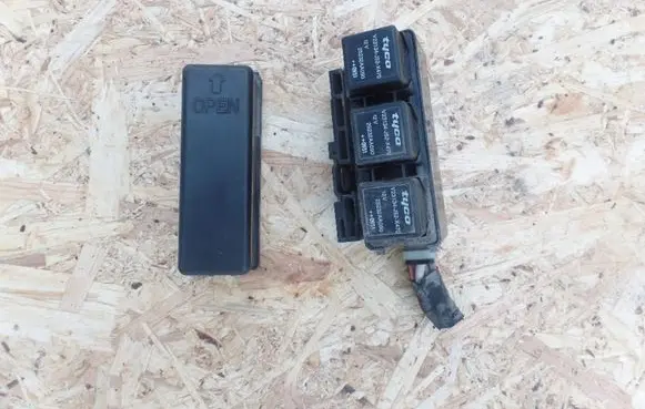 Subaru Legacy Relay mounting block RB203300B