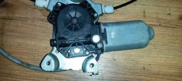 Nissan Primera Front door window regulator motor
