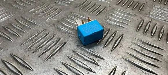 Toyota RAV 4 (XA40) Other relay 9098702027