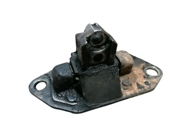 Volvo XC70 Engine mount bracket 30748811