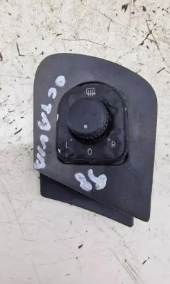 Wing mirror switch