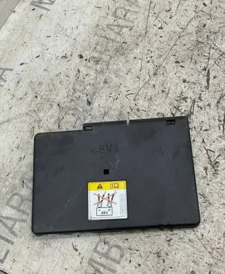 Audi Q7 4M Battery box tray cover/lid 8900010010