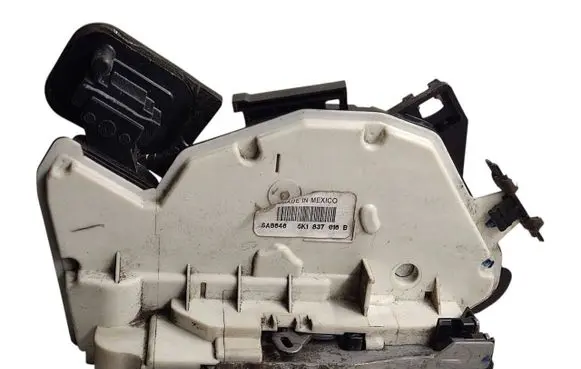 Volkswagen Beetle A5 Front door lock 5K1837016B