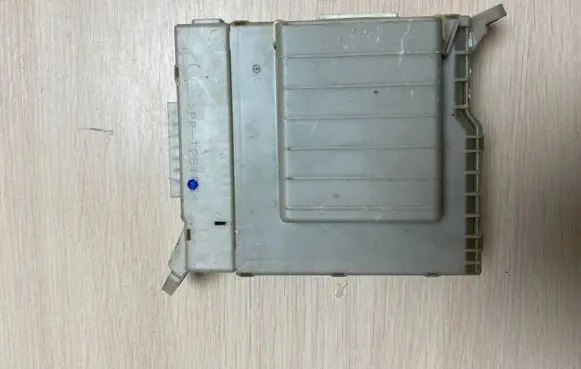 Lexus GS 300 350 430 450H Fuse module 8273030B60