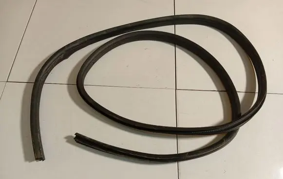 Ford C-MAX II Rubber seal rear door 