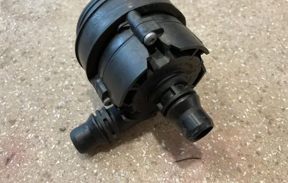 Mercedes-Benz E W213 Electric auxiliary coolant/water pump A0005005400