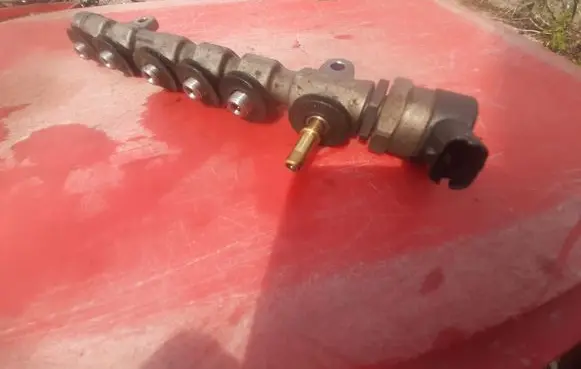 Renault Laguna III Fuel main line pipe 0445216019 8200727609