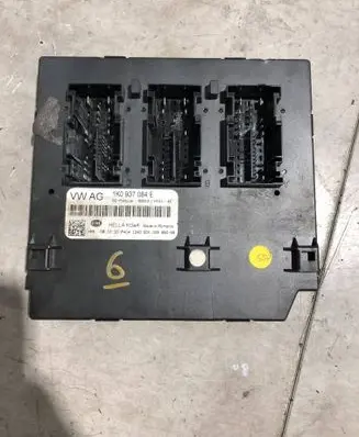 Volkswagen PASSAT B7 Comfort/convenience module 1K0937084E