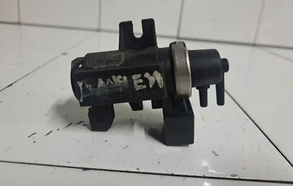 BMW 5 E39 Turbo solenoid valve 2246175 97T295