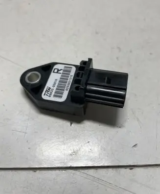 Toyota Avensis T250 Airbag deployment crash/impact sensor 8983305010 025502121E