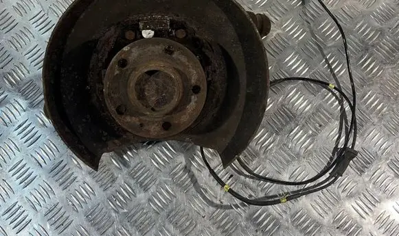 Rear wheel hub spindle/knuckle