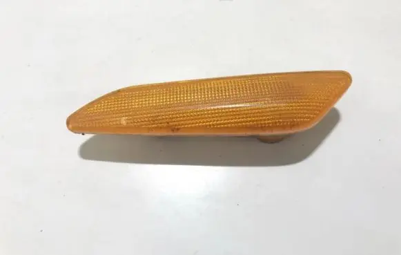 Front fender indicator light