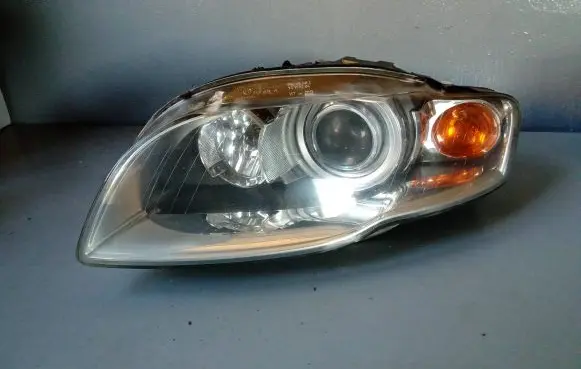 Audi A4 S4 B7 8E 8H Headlight/headlamp 1307022436 130702243600